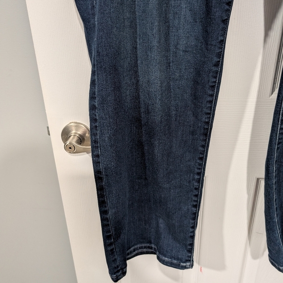 Lane Bryant Dark Wash Signature Fit Mid-Rise Straight Denim Jean Size 24S Short - Picture 4 of 14